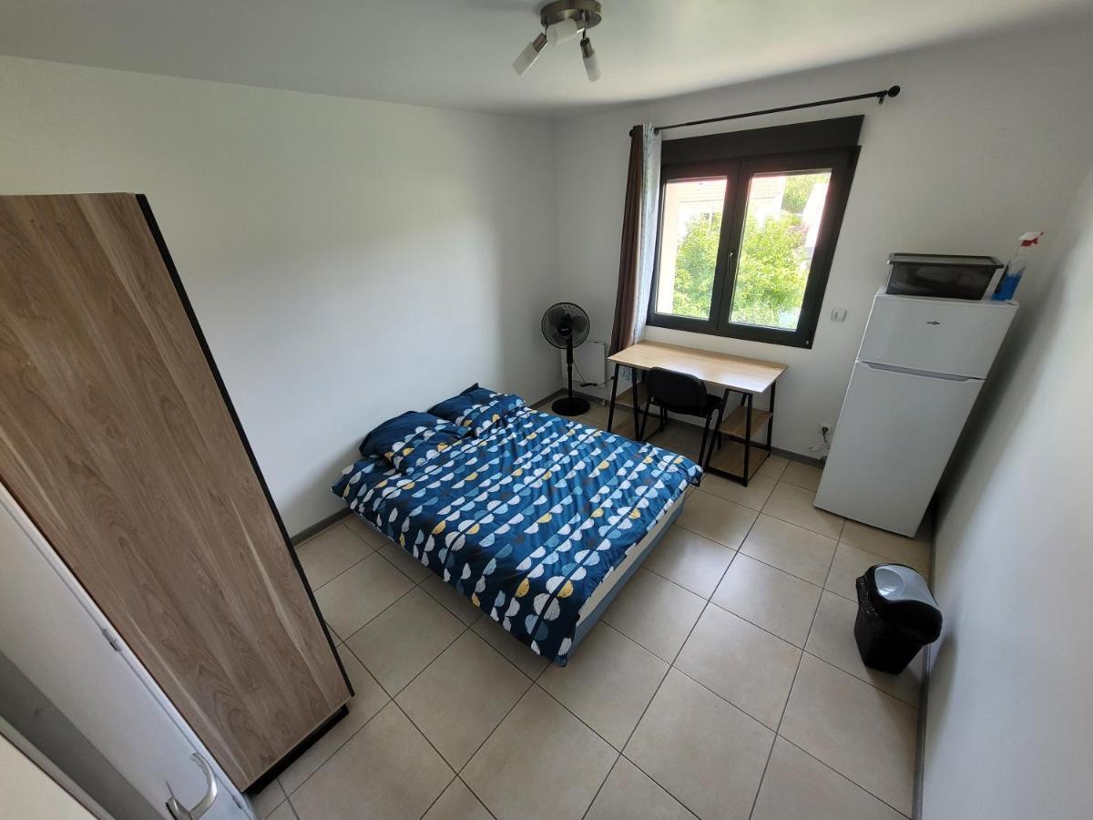 לונז'ימו Residence De La Gare, Chambre Meublee מראה חיצוני תמונה