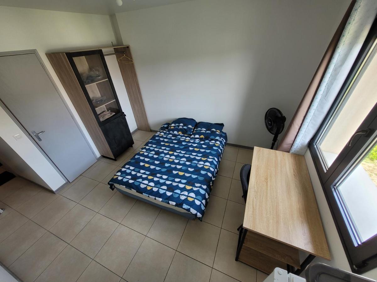 לונז'ימו Residence De La Gare, Chambre Meublee מראה חיצוני תמונה